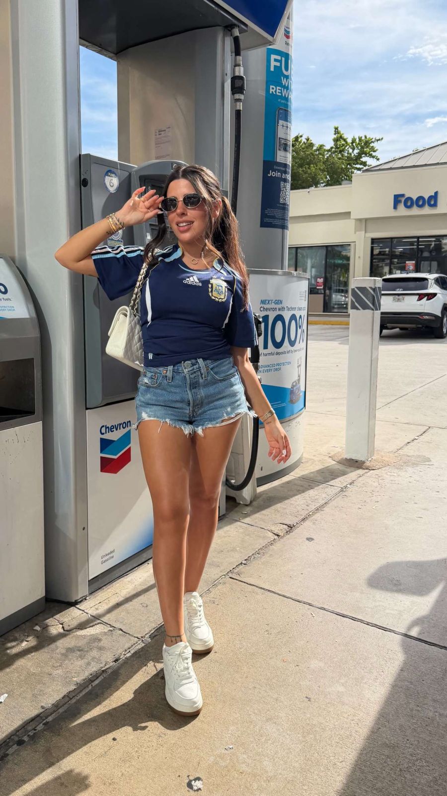 Valentina Cervantes se sumó al banderazo en la playa de Miami, fue 