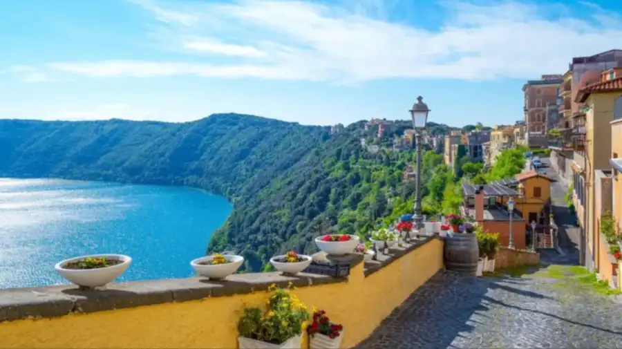 León XIV vuelve a Castel Gandolfo