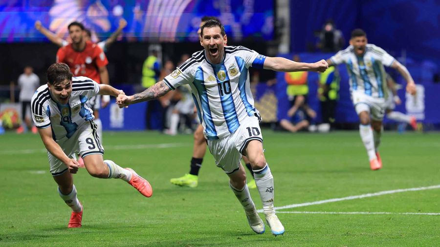Fotogaleria Lionel Messi celebra el segundo gol de su equipo durante el partido de octavos de final de la Copa Mundial de la FIFA 2026 entre Argentina y Egipto en el Estadio de Atlanta en Atlanta, Georgia