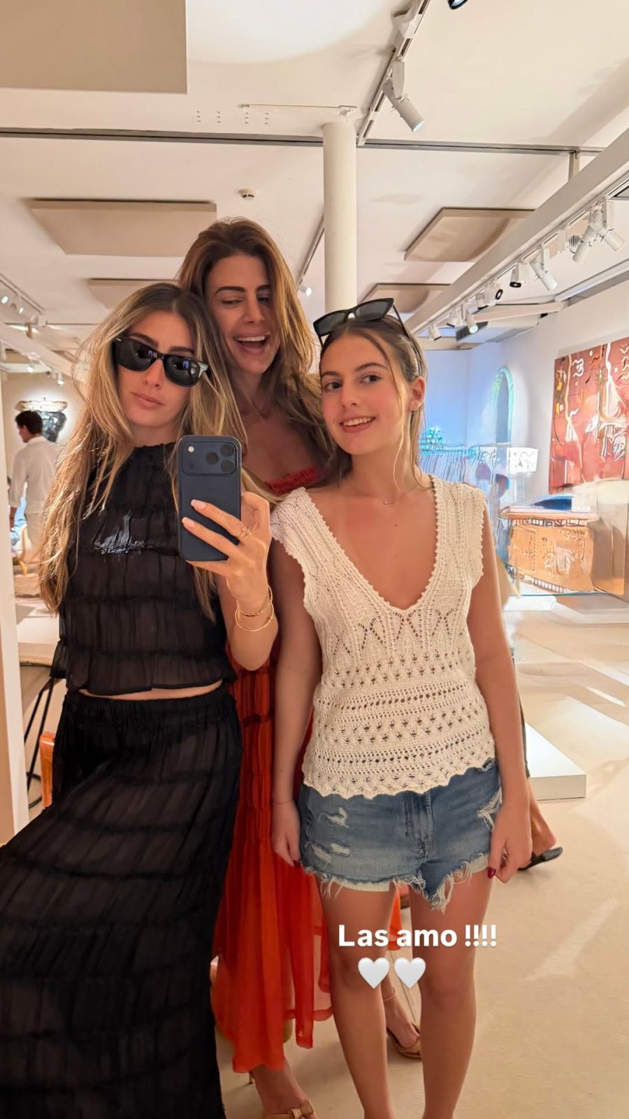Juliana Awada, Antonia Macri