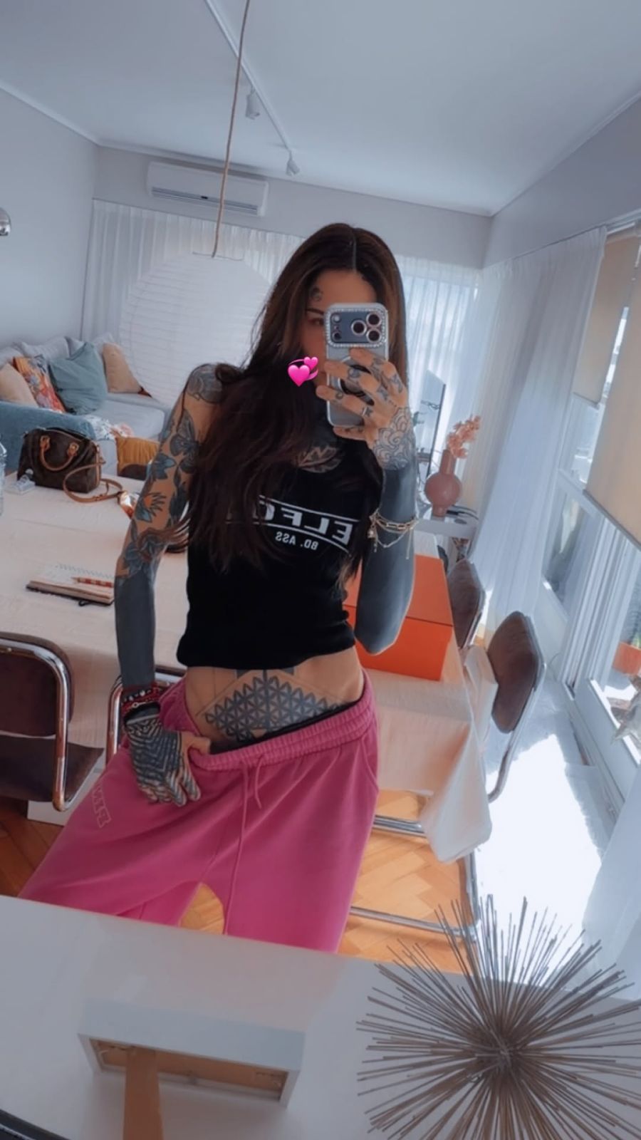 Así es el living de Cande Tinelli