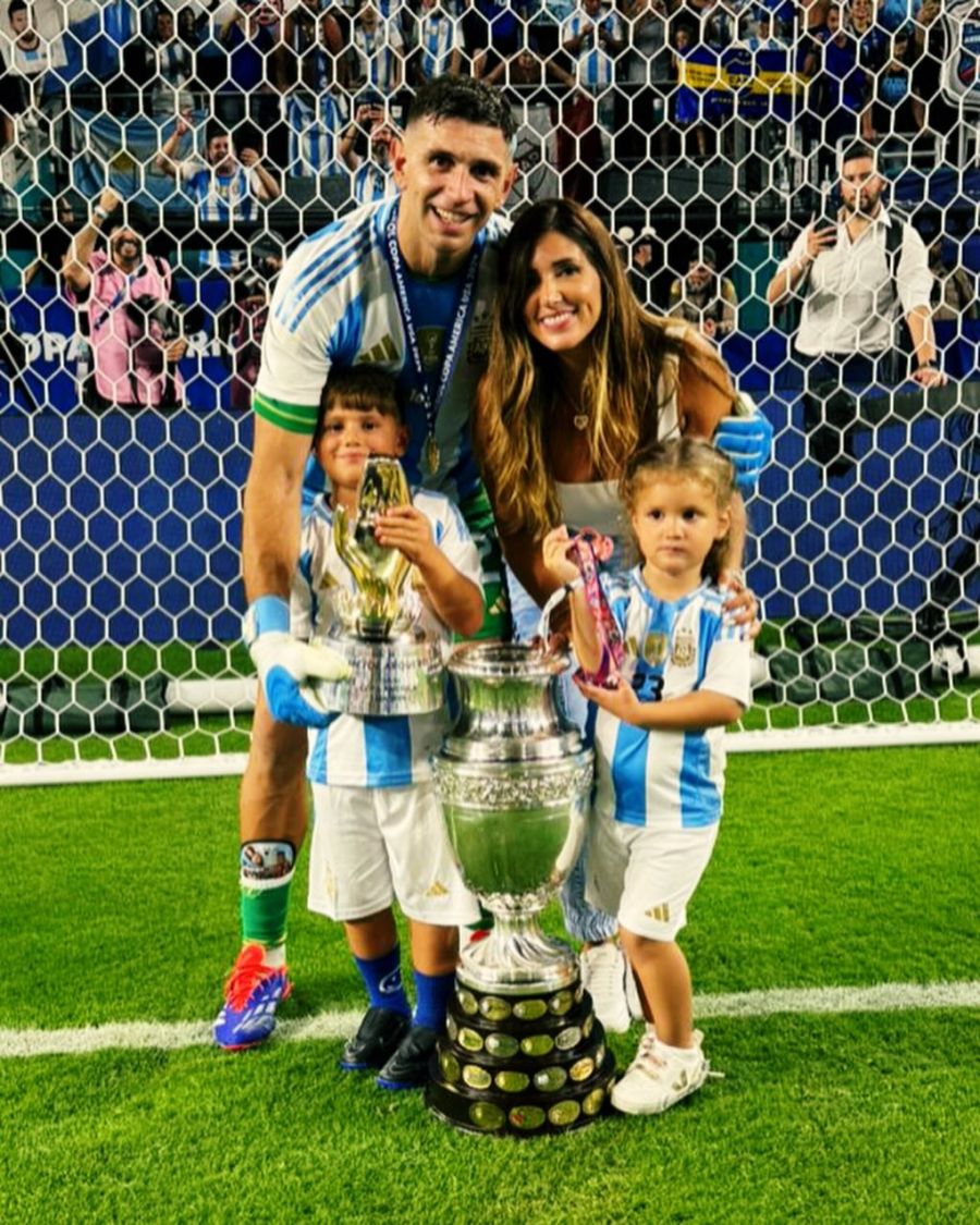 Mandinha Martínez, Dibu Martínez