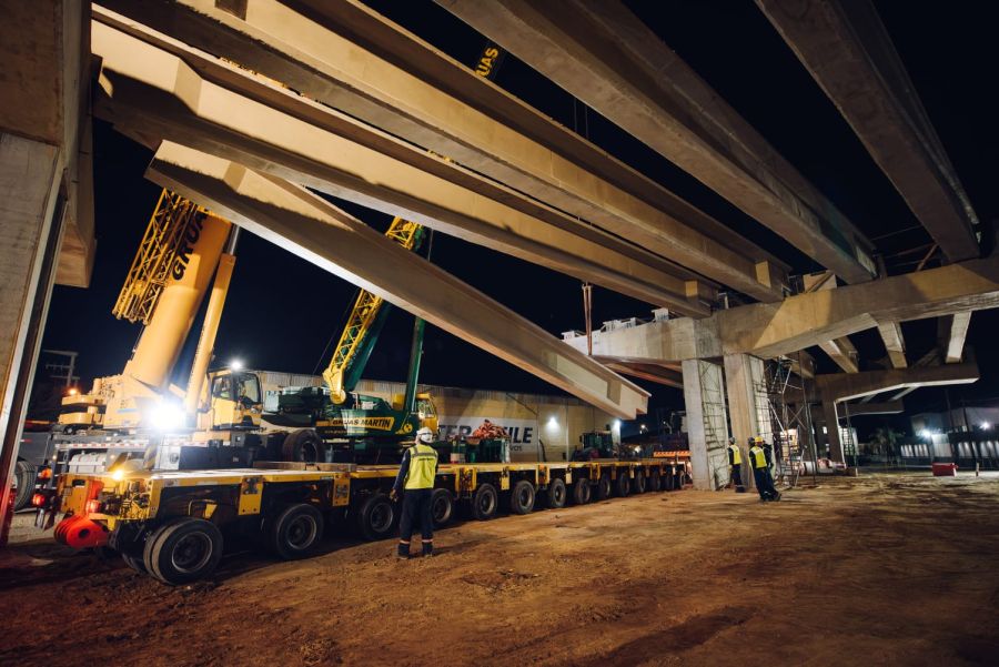 Completaron la estructura principal del altonivel de avenida Vélez Sarsfield: colocaron la última viga de la obra