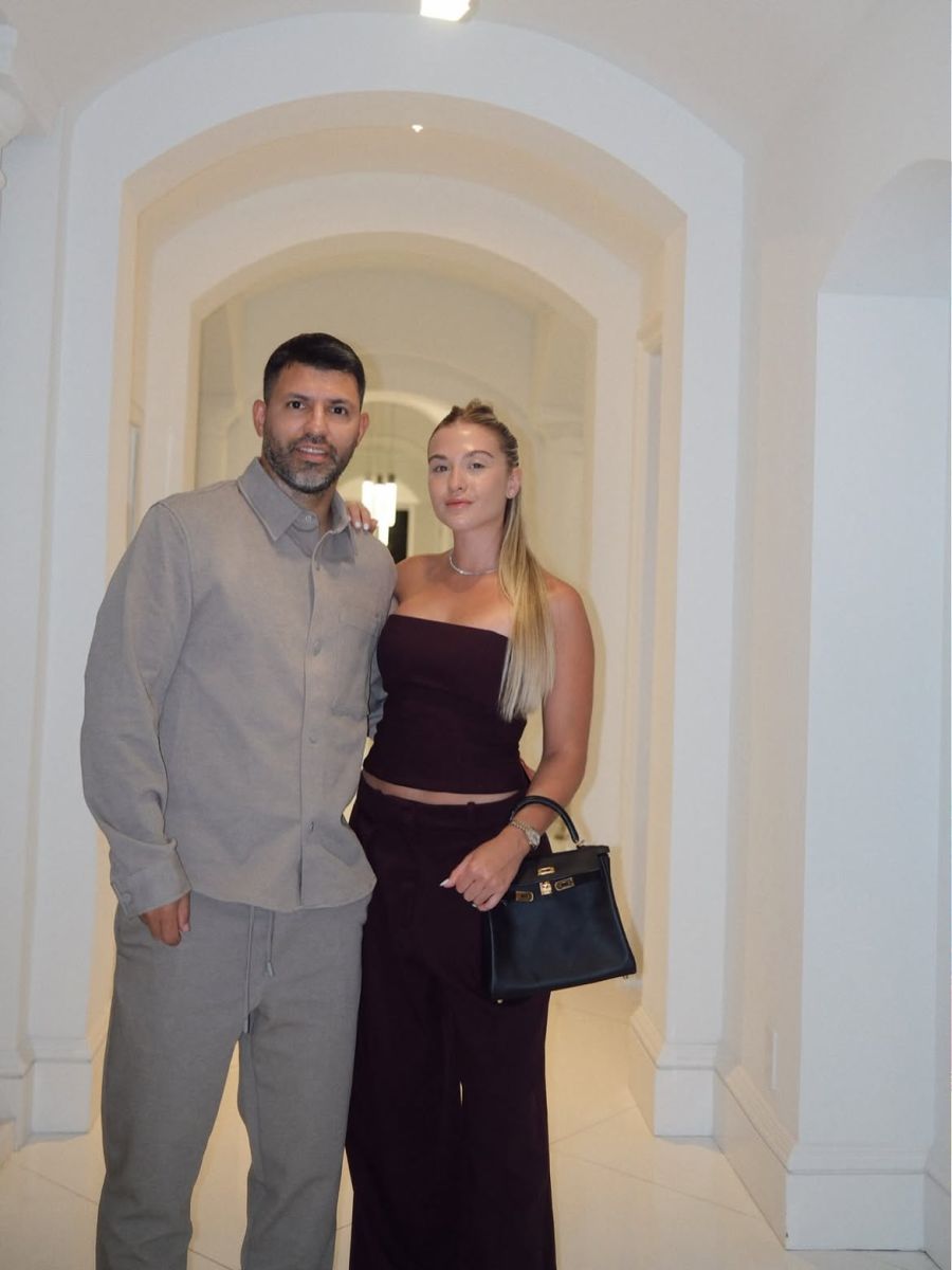 Sofía Calzetti mostró su look para una salida de noche con el Kun Agüero