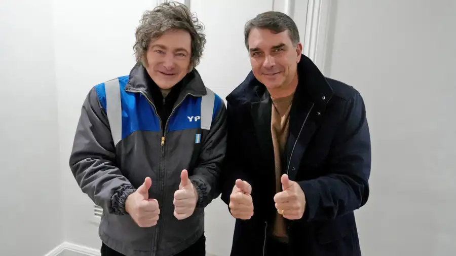 ANTI LULA. Antes de cancelar su viaje a Washington, el presidente recibió al candidato Flávio Bolsonaro