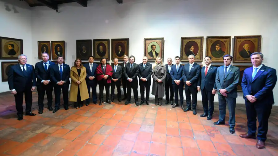 Heridas de la motosierra profunda. Milei multiplicó el protocolo patrio esta semana entre la Casa de la Independencia y la Catedral Metropolitana de Buenos Aires.