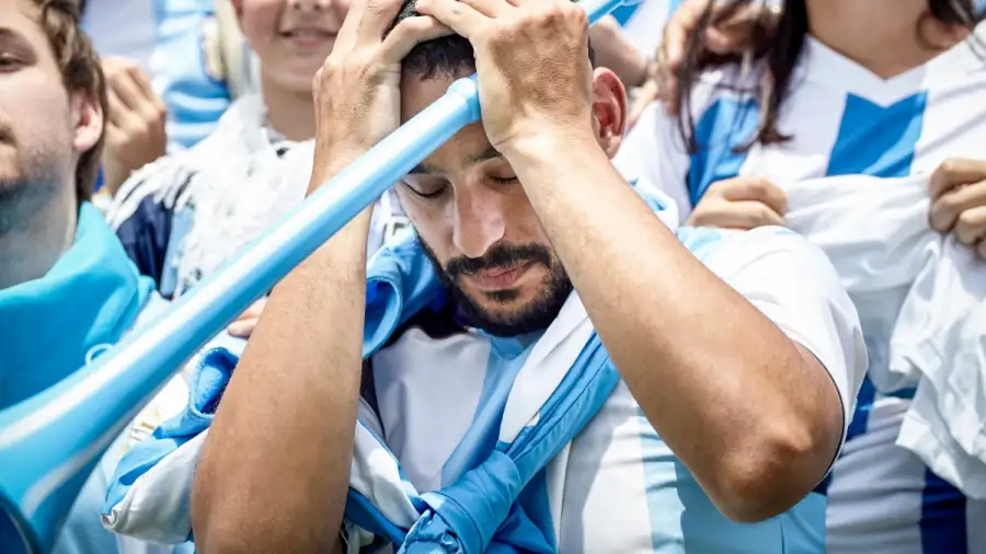 hincha argentino triste