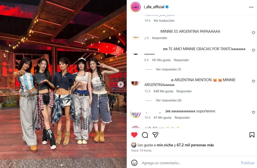 Minie de Idle usó una camiseta de Argentina