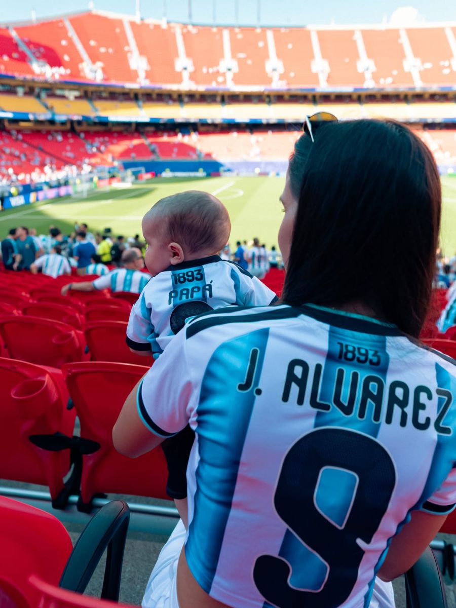 Julián Álvarez y su hijo