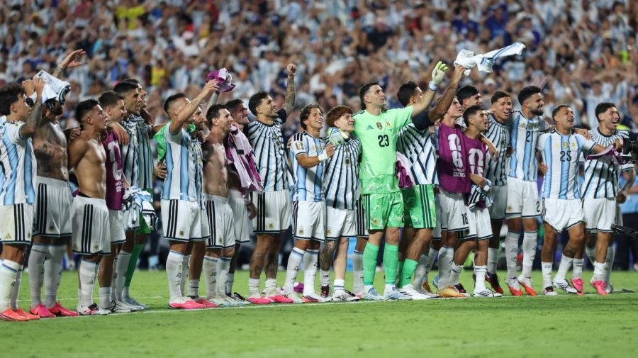 Los jugadores de Argentina celebran la victoria por 3-1 sobre Suiza durante el partido de cuartos de final del Mundial de fútbol de 2026 entre Argentina y Suiza