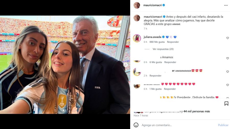 Mauricio Macri, su hija Antonia y Valentina Barbier, hija de Juliana Awada, tras el triunfo de Argentina ante Suiza