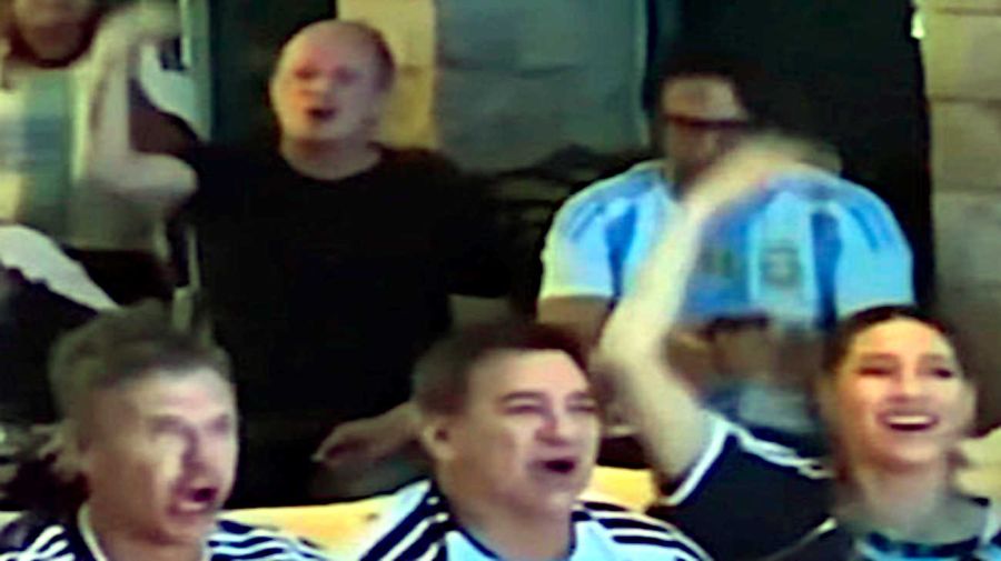 Insaurralde anoche, viendo el partido en lo de Fernández Prieto 13072026