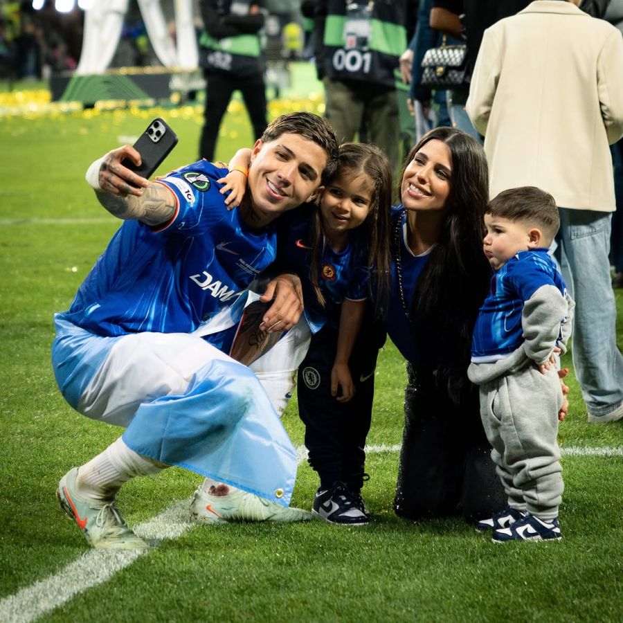 Los jugadores de la Selección junto a sus hijos