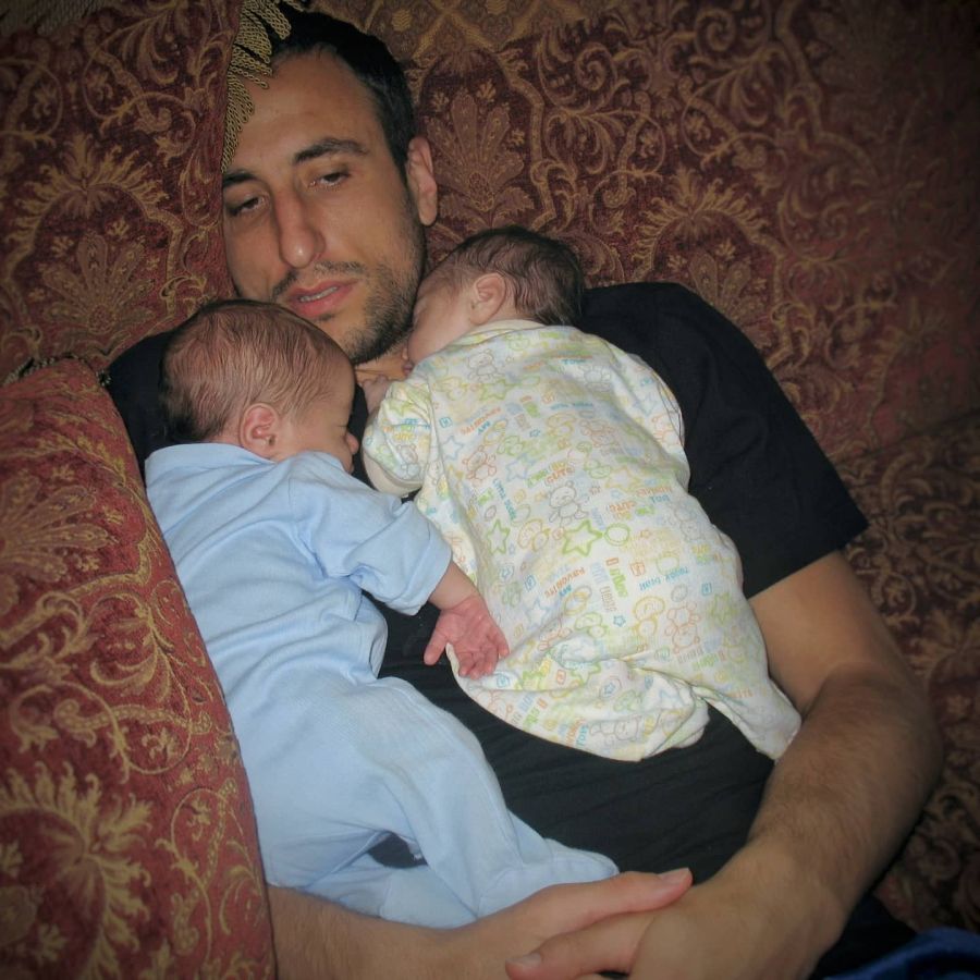 Manu Ginóbili, Many Oroño y sus hijos