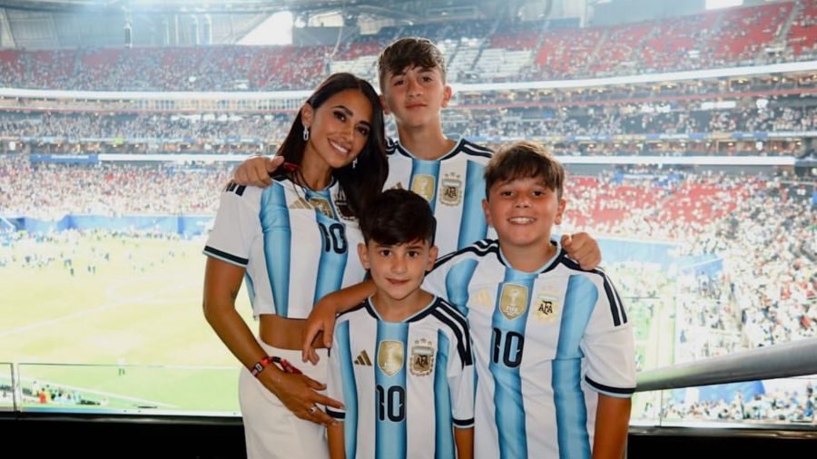 Antonela Roccuzzo y sus hijos