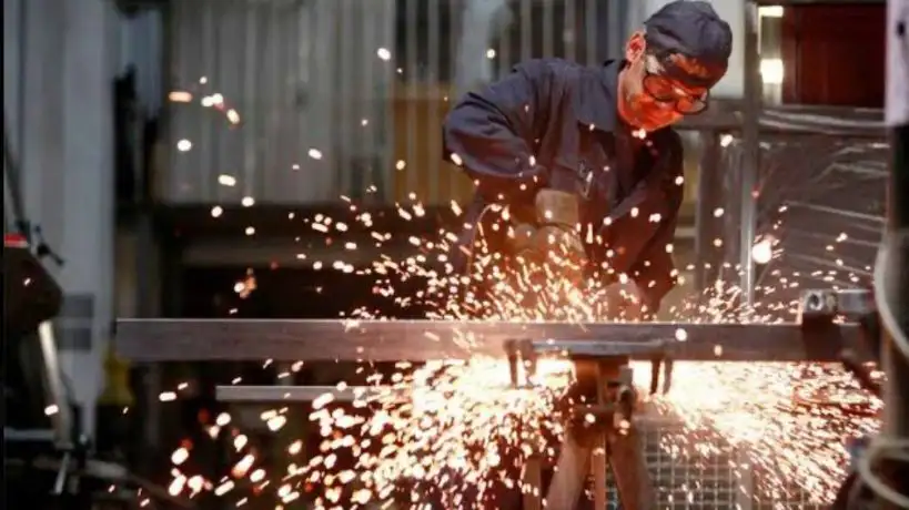 Dólar, reservas e inversión: las luces amarillas que aparecen en el programa económico