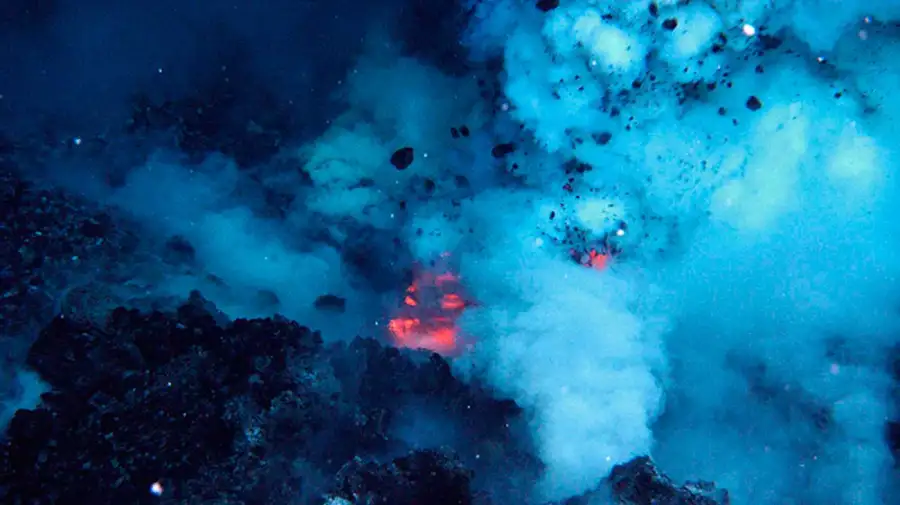 Erupción volcánica submarina 15072026