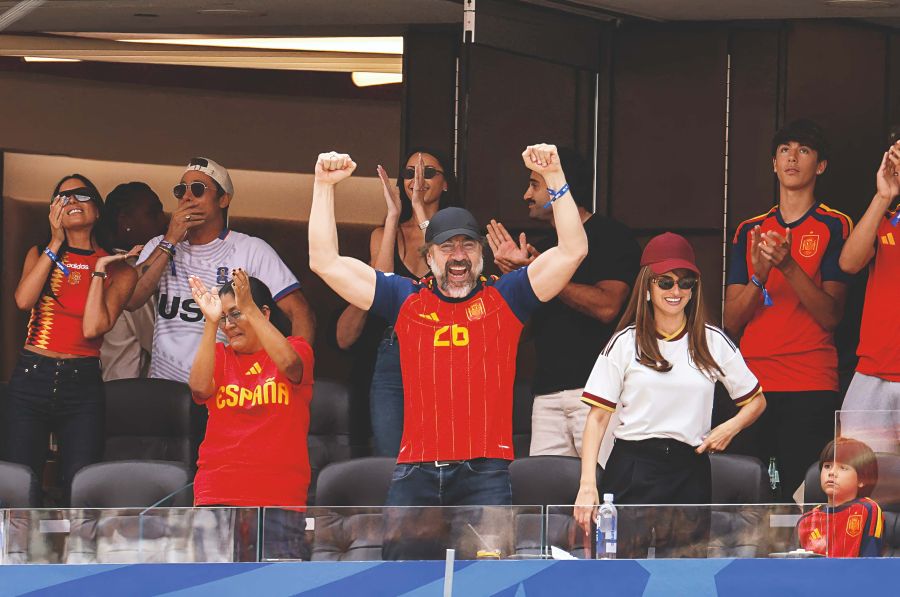 Penélope Cruz, Javier Bardem, Brad Pitt e Inés De Ramón