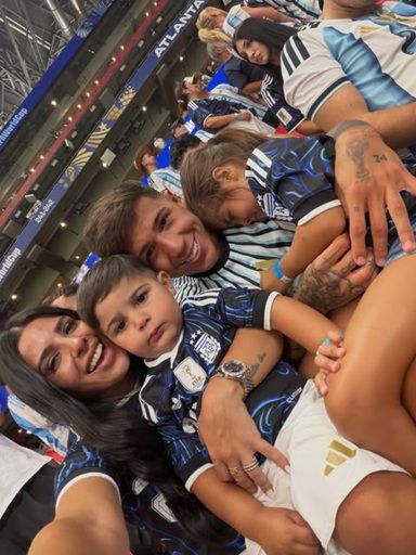 Valentina Cervantes junto a sus hijos Olivia y Benjamín