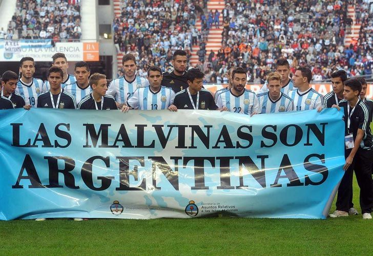 Argentina com a bandeira das Malvinas em 2014