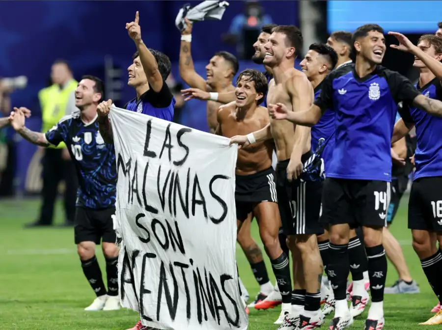 Bandera las malvinas son argentinas 16072026