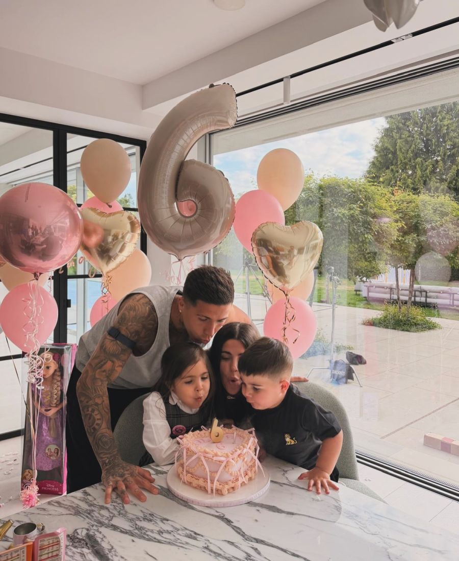El detalle deco de Lionel Messi y Antonela Roccuzzo, Leandro Paredes y Camila Galante, Enzo Fernández y Valentina Cervantes, Lautaro Martínez y Agustina Gandolfo, Alexis MacAllister y Ailén Cova
