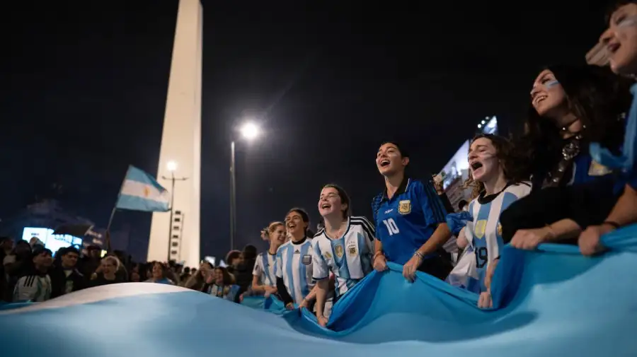 Festejos en el Obelisco luego del partido Argentina vs Inglaterra