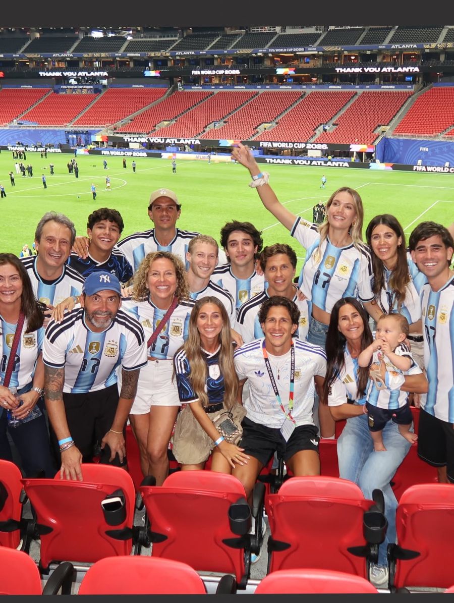 La familia Simeone en el partido de la Selección Argentina