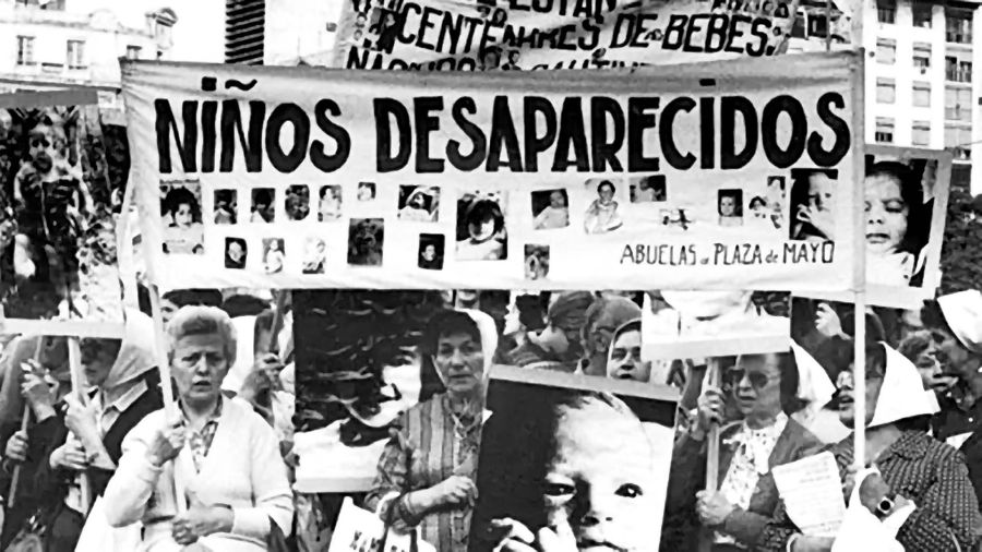 Abuelas de Plaza de Mayo