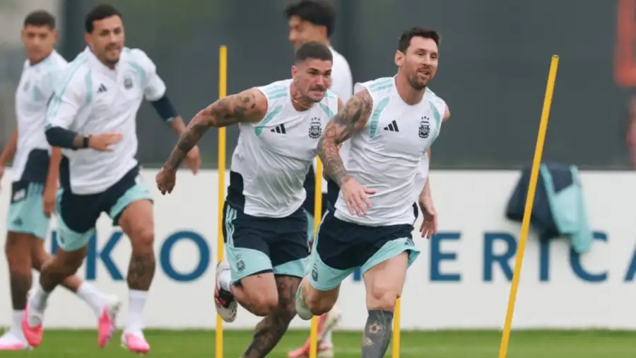 Messi, De Paul y Paredes, en el último entrenamiento de la Selección antes de la gran final de Mundial 2026.