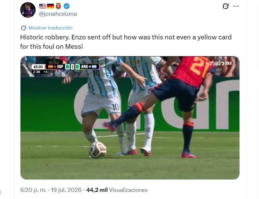 Falta española contra Lionel Messi que no se cobró