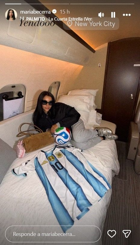 María Becerra antes de su interpretación del Himno Nacional Argentino en la final del Mundial 2026