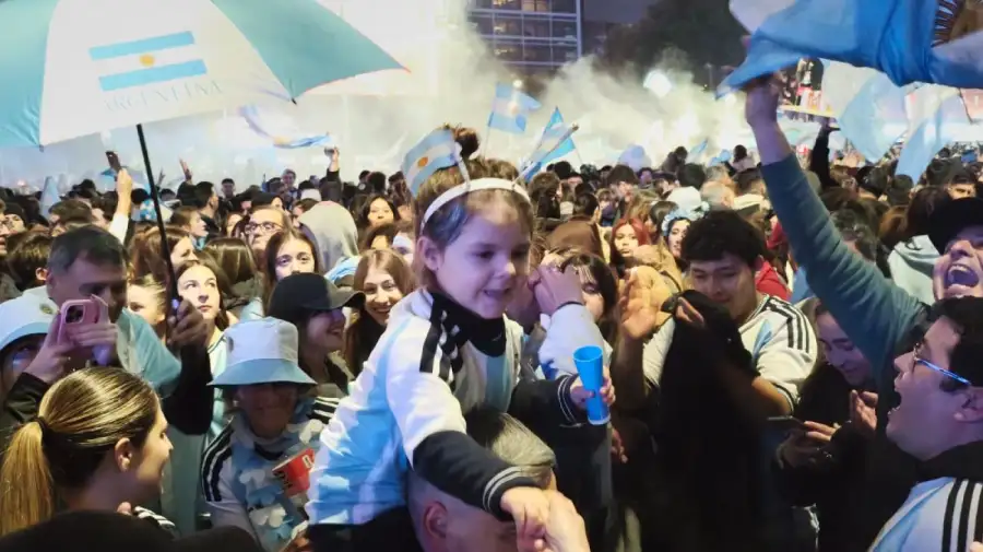 Hinchada Argentina en el obelisco 19072026