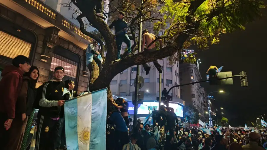Hinchada Argentina en el obelisco 19072026