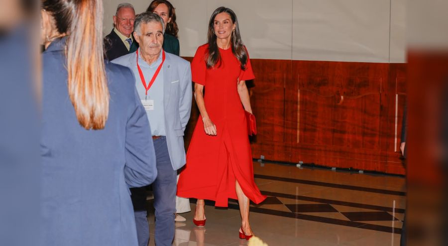 Letizia Ortíz en rojo