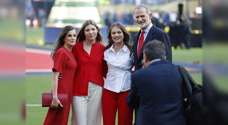 Letizia Ortíz en rojo