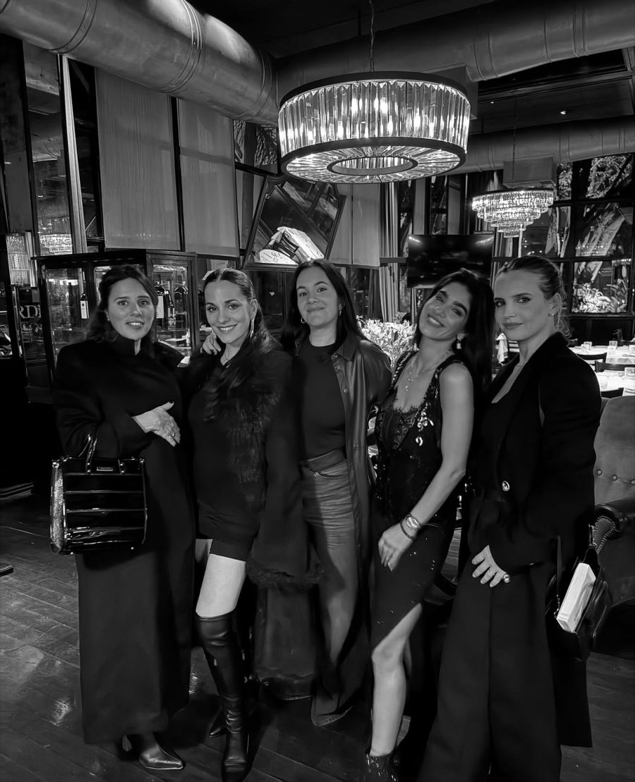 Sabrina Garciarena con sus amigas