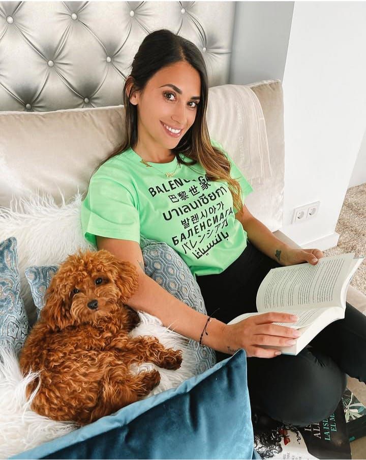 Antonela Roccuzzo y su perro