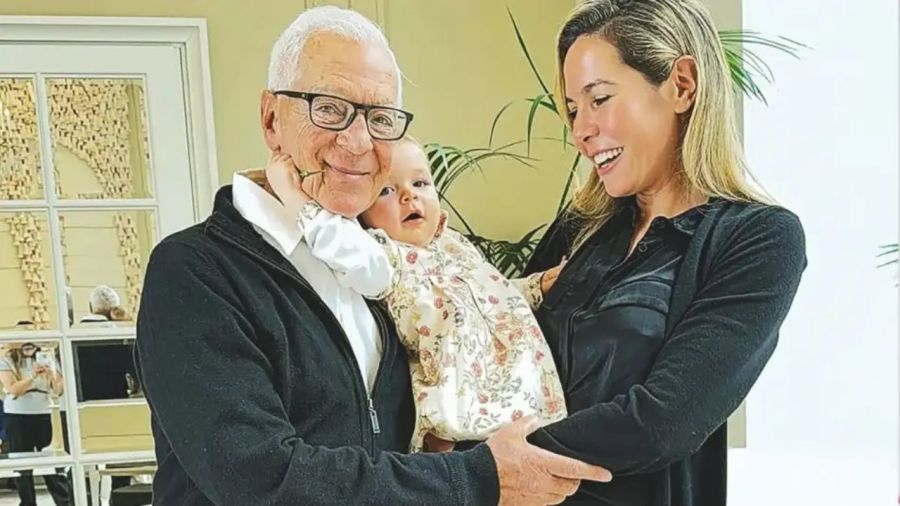 Eduardo y Elina Costantini con Kahlo Milagro
