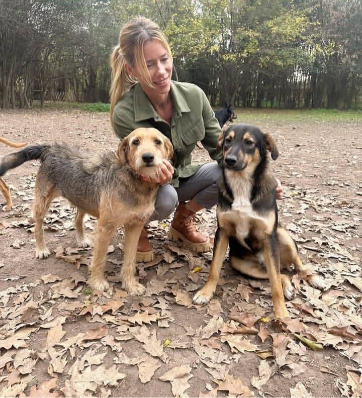 Nicole Neumann con sus perros