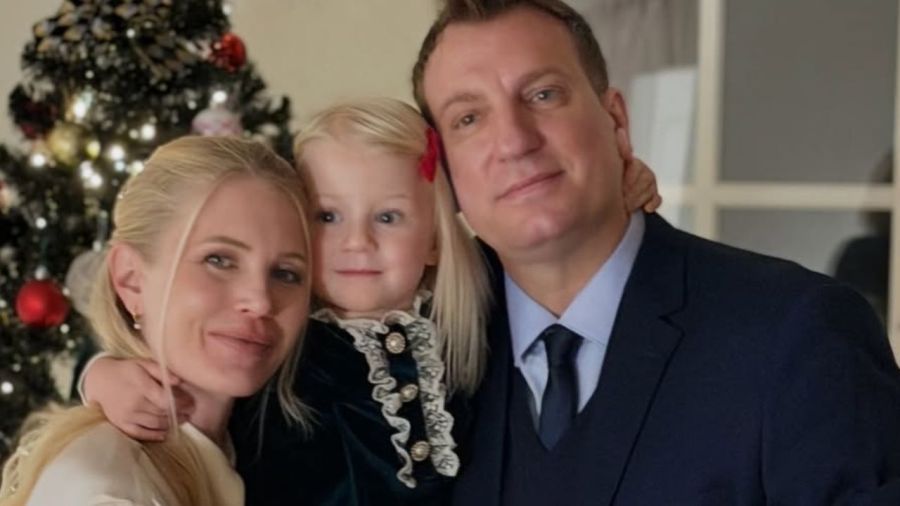 Maxi López junto a Daniela Christiansson y su hija Elle