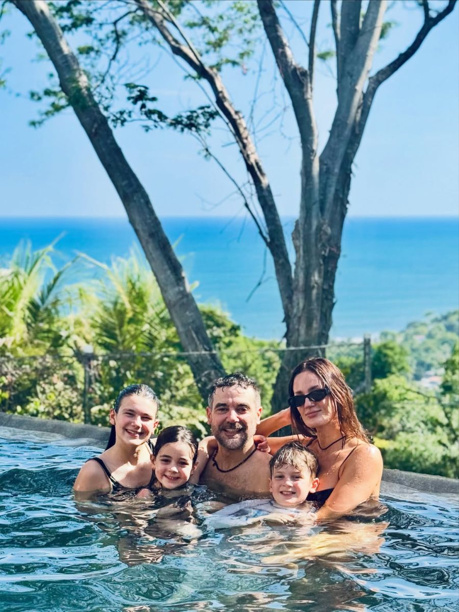 Paula Chaves y Pedro Alfonso en El Salvador
