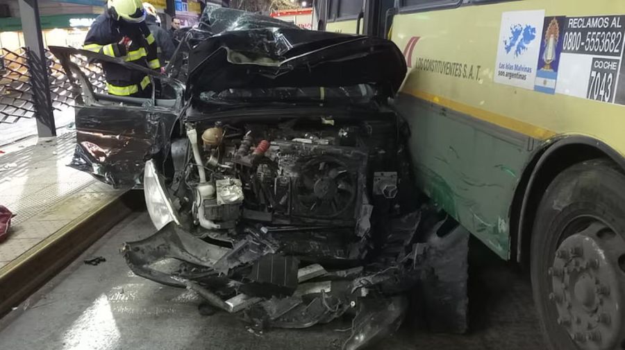 Choque entre un colectivo y un auto en Palermo 24072026