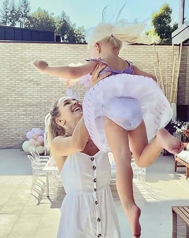 Luisana Lopilato y su hija Vida