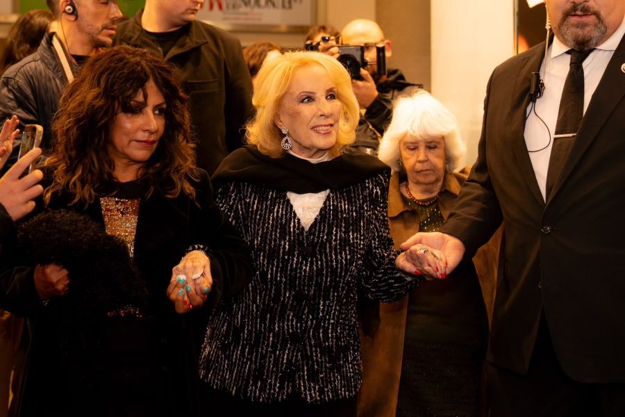 Mirtha Legrand viendo Secreto en la montaña