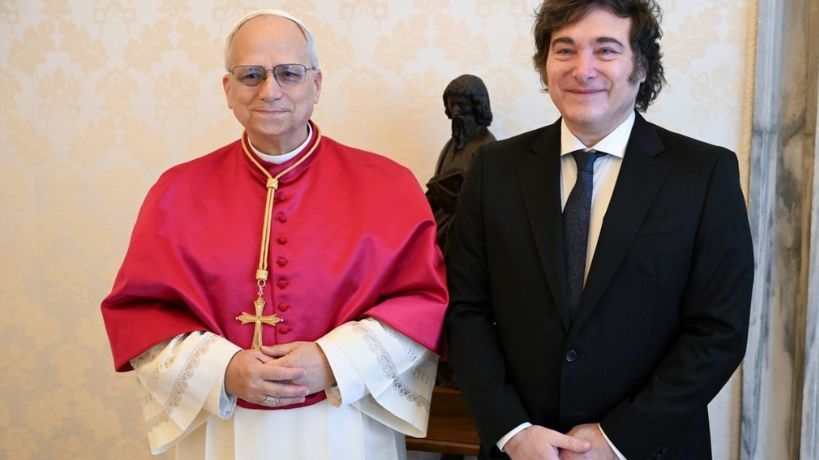 Papa León XIV junto con Javier Milei