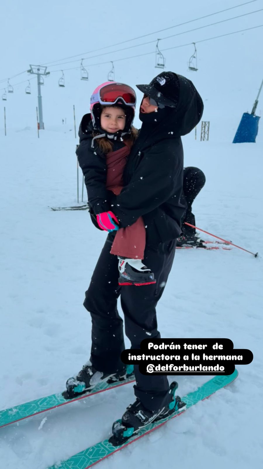 El adorable look invernal de Sarah Burlando