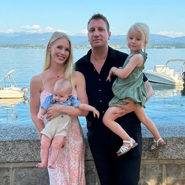 Maxi López con Daniela Christiansson y sus hijos