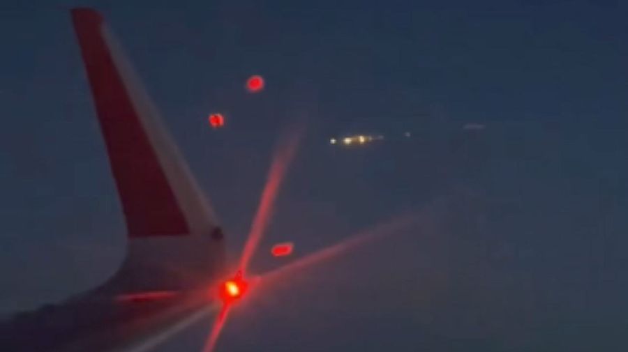 Una azafata grabó el instante exacto en que un meteoro cruzó el cielo 28072026