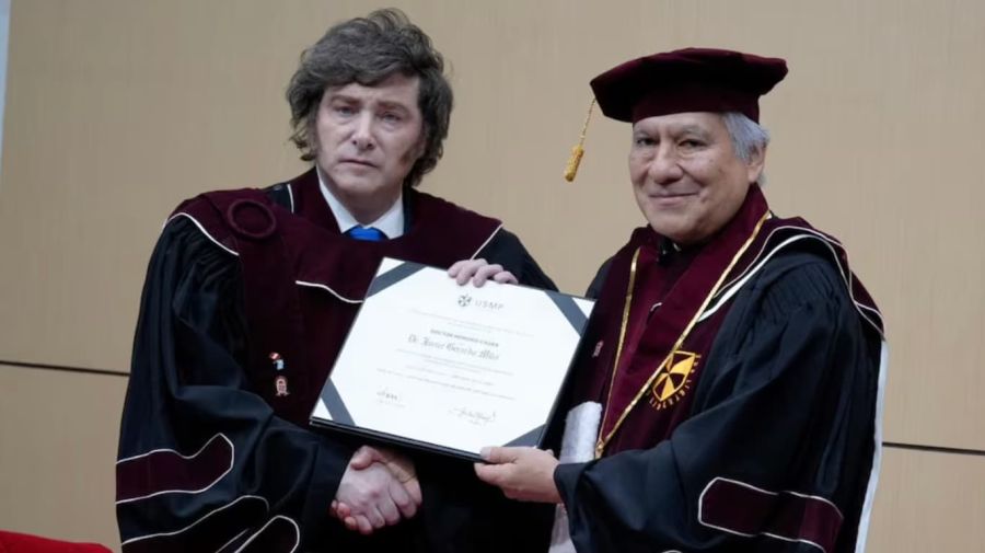 Javier Milei recibió un doctorado de honoris causa en la Universidad San Martín de Porres en Perú